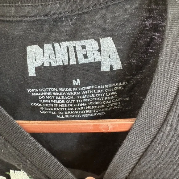 Pantera Black Graphic Crop Top - Picture 3 of 3